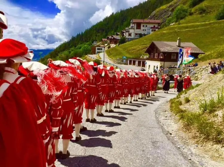 Tambouren und Pfeifer bei einem Auftritt