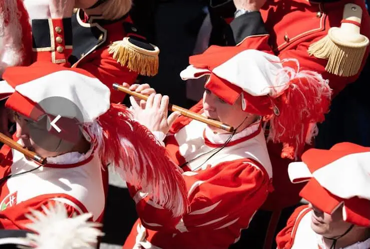 Musiker in traditioneller Tracht