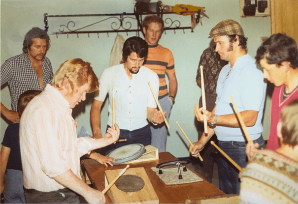 Die ersten Trommelschläge 1975